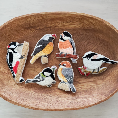 エナガの刺繍ブローチ【受注製作】 ブローチ choco mint 通販 7984181  