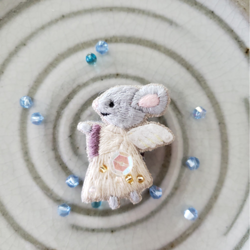 くまと風船刺繍ブローチ【受注製作】 ブローチ choco mint 通販