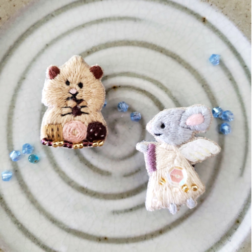 天使のネズミ刺繍ブローチ【受注製作】 ブローチ choco mint 通販 