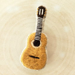 クラシックギター刺繍ブローチ【受注製作】 2枚目の画像