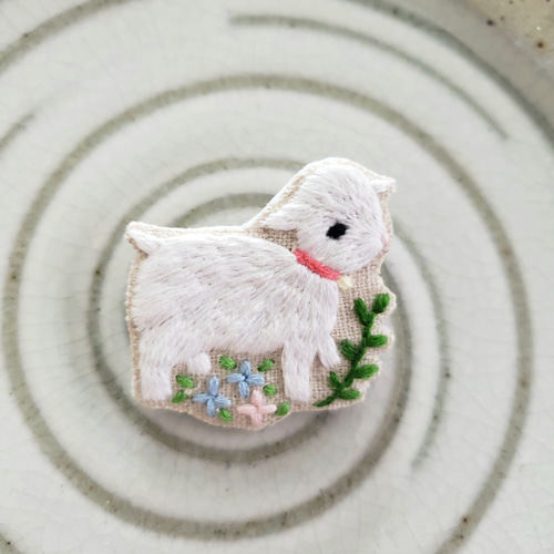 子ヤギの刺繍ブローチ【受注製作】 ブローチ choco mint 通販 8516906