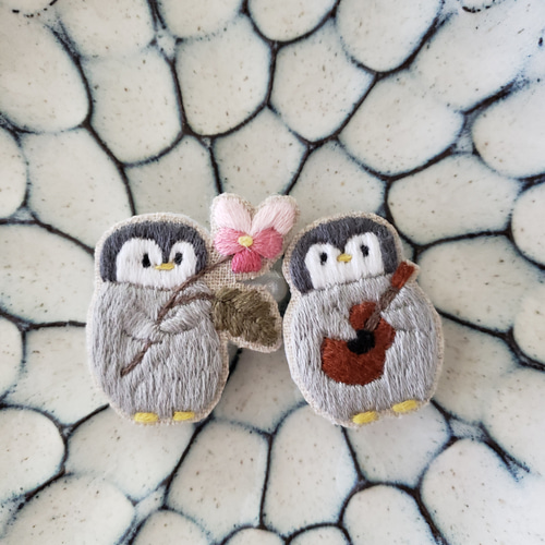 penguinとウクレレ刺繍ブローチ【受注製作】 ブローチ choco