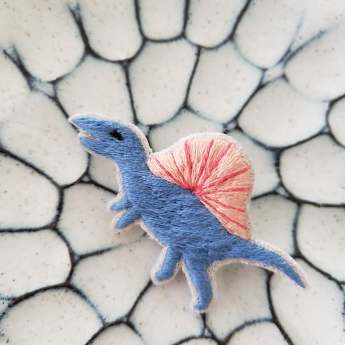 恐竜の刺繍ブローチ（スピノサウルス）【受注製作】 ブローチ choco 