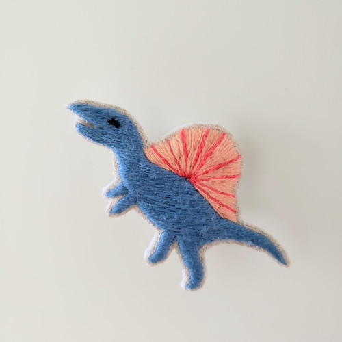 恐竜の刺繍ブローチ（スピノサウルス）【受注製作】 ブローチ choco 
