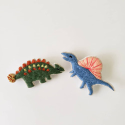 恐竜の刺繍ブローチ（スピノサウルス）【受注製作】 4枚目の画像