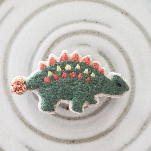 恐竜の刺繍ブローチ（アンキロサウルス）【受注製作】 ブローチ choco 