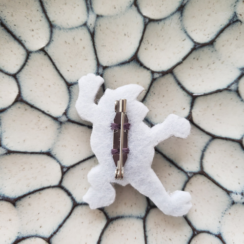 鳥獣戯画（カエル）刺繍ブローチ【受注製作】 ブローチ choco mint