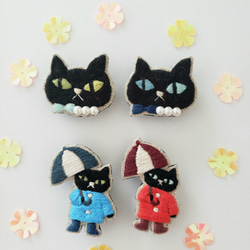 雨の日の黒猫刺繍ブローチ（青）【受注製作】 6枚目の画像