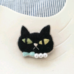 黒猫刺繍ブローチ（グリーン）【受注製作】 1枚目の画像