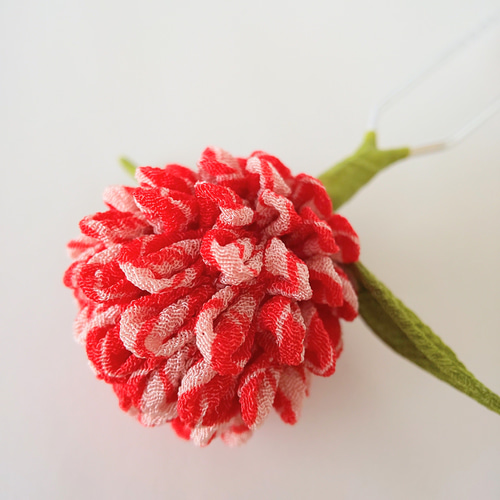 つまみ細工　髪飾り　✴︎結花✴︎紅・グリーン・マスタード　No.378再販2 つまみ細工 髪飾り ✴︎結花✴︎紅・グリーン・マスタード No