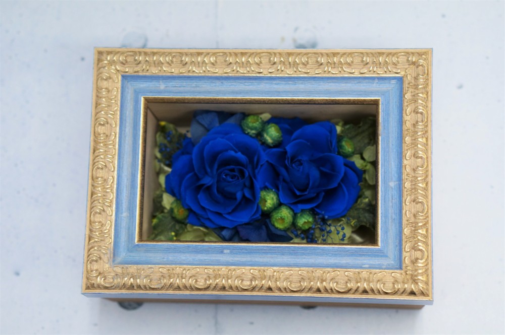 プリザーブドフラワー額アレンジ・退職祝いにお勧め・タバサ