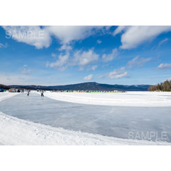氷る湖と青空・冬のリゾート阿寒湖・北海道風景写真 1枚目の画像