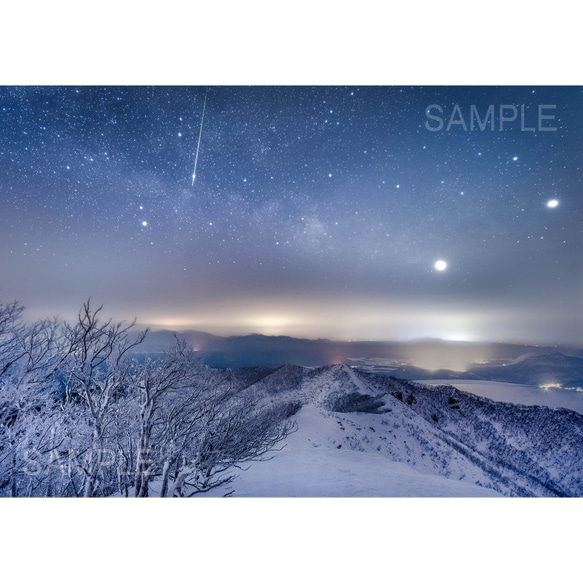 【A4可能】星に願いを。春を待つ星空に流れ星・アートポスター 北海道星空写真 1枚目の画像