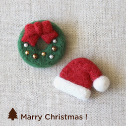 クリスマスリースとサンタ帽のブローチ 1枚目の画像