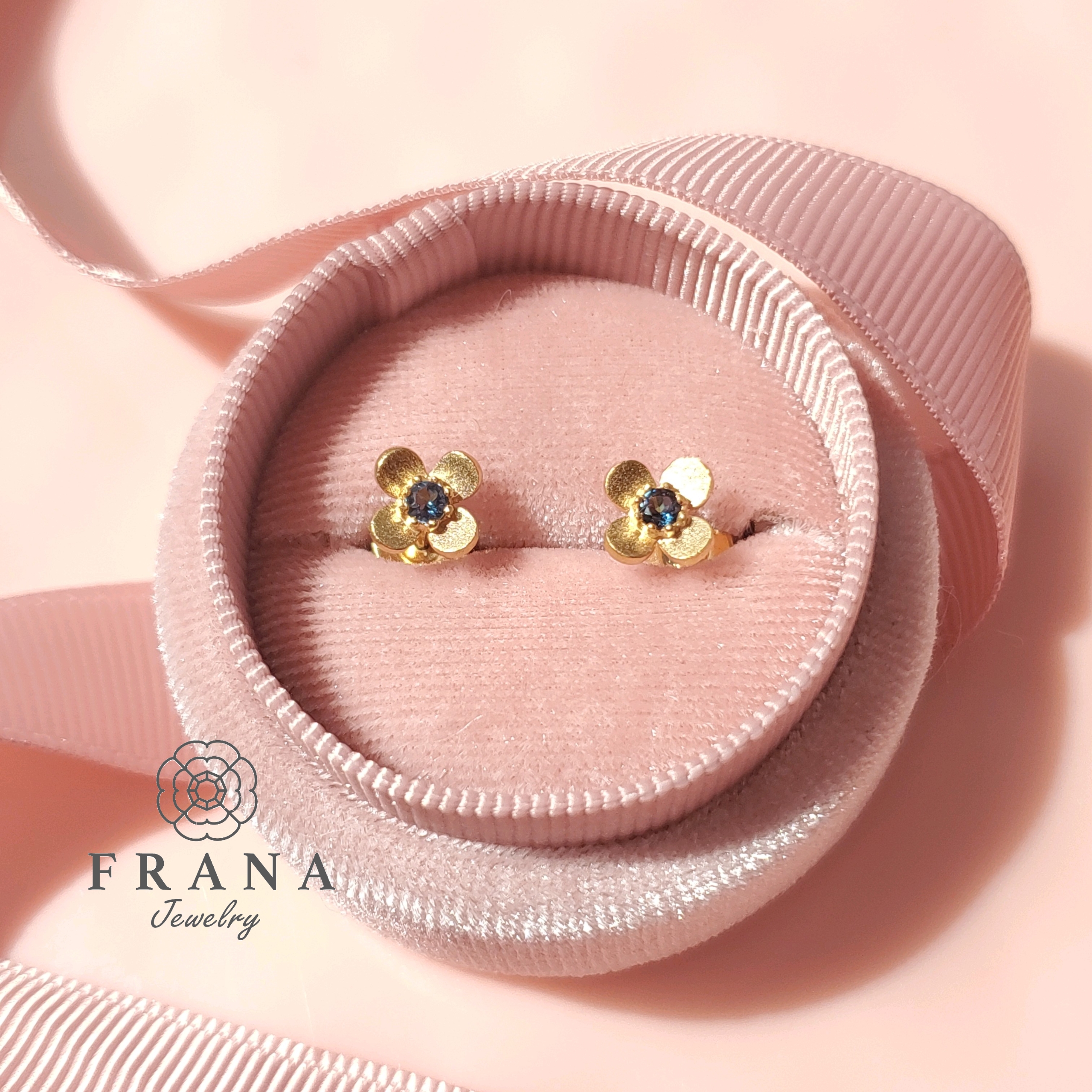 【選べる10種の天然石】小さなお花のスタッドピアス＊淡水パール ピンクトルマリン シトリン ブルートパーズ