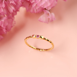 [選擇你的生日石] 小絲帶戒指作為生日禮物 *鑽石（四月） 祖母綠（五月） 第2張的照片