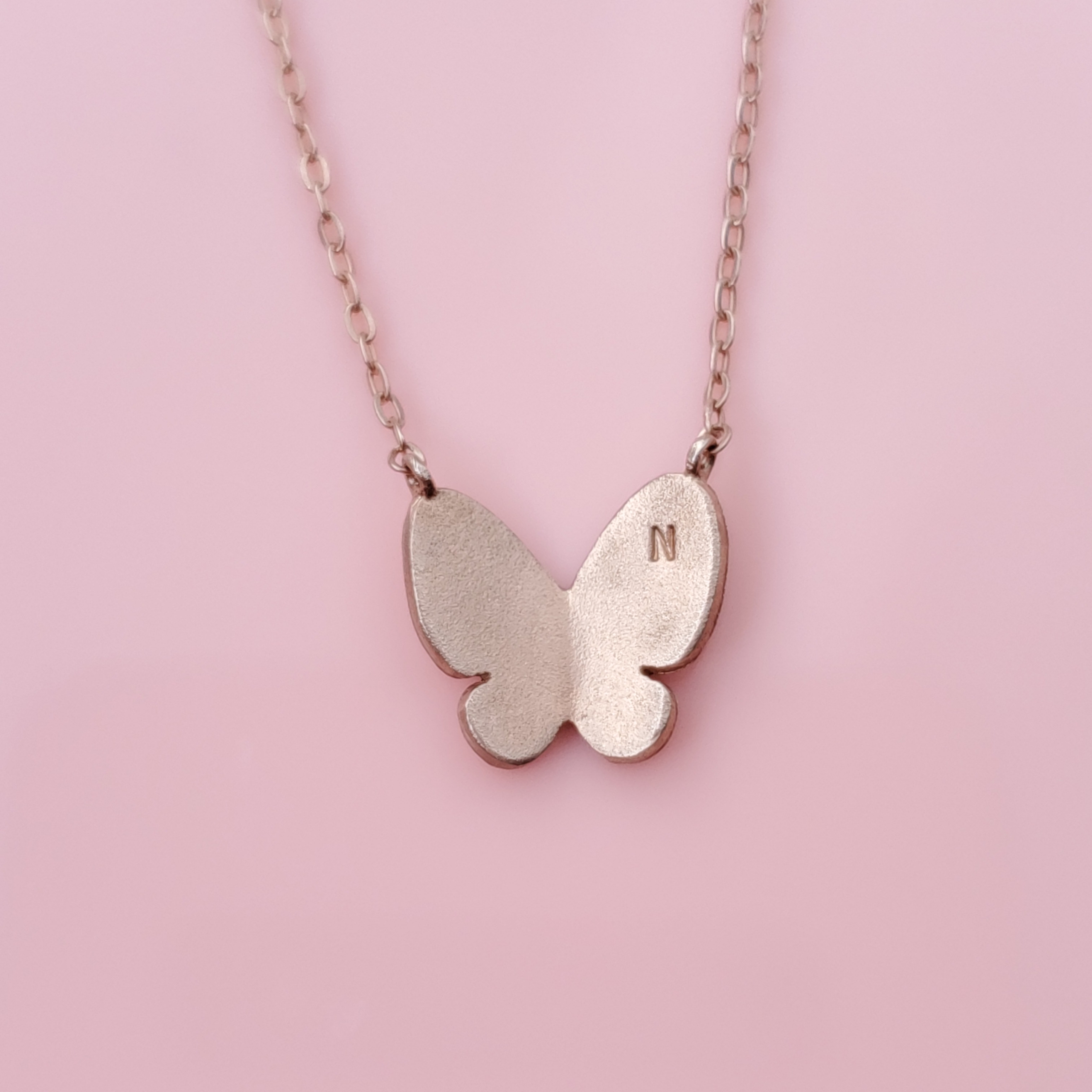 【イニシャル刻印付き】蝶のネックレス＊ちょうちょ・バタフライ＊ギフトやプレゼント【大人気シリーズ】