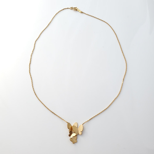 大人気シリーズ】花に集まる蝶々 バタフライネックレス ゴールド