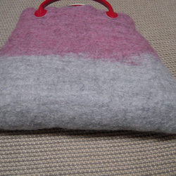羊毛フェルトのバッグ(ローズ×グレー) 2枚目の画像
