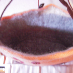 羊毛フェルトのバッグ(横長・オレンジ) 5枚目の画像