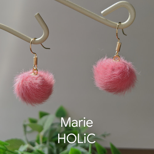 ぽんぽんピアス・イヤリング(ピンキーピンク) ピアス（フック 