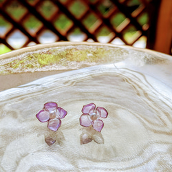 小花のワンポイント 樹脂ピアス・紫 11枚目の画像