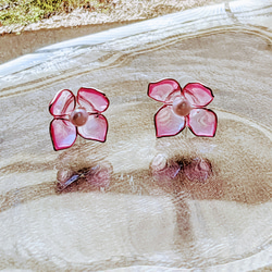 小花のワンポイント 樹脂ピアス・ピンク 10枚目の画像