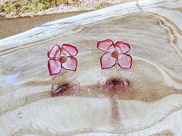 小花のワンポイント 樹脂ピアス・ピンク 10枚目の画像