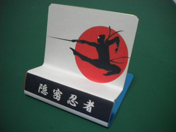 Smartphone stand (Jumping & Fighting Ninja) スマホスタンド「隠密忍者」 2枚目の画像