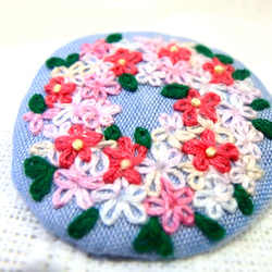 ◆刺繍◆◇◆ﾌﾗﾜｰﾘｰｽ◆◇◆ﾌﾞﾛｰﾁ◆◇◆ﾃﾞﾆﾑ◆◇◆直径⑤㎝◆ 2枚目の画像