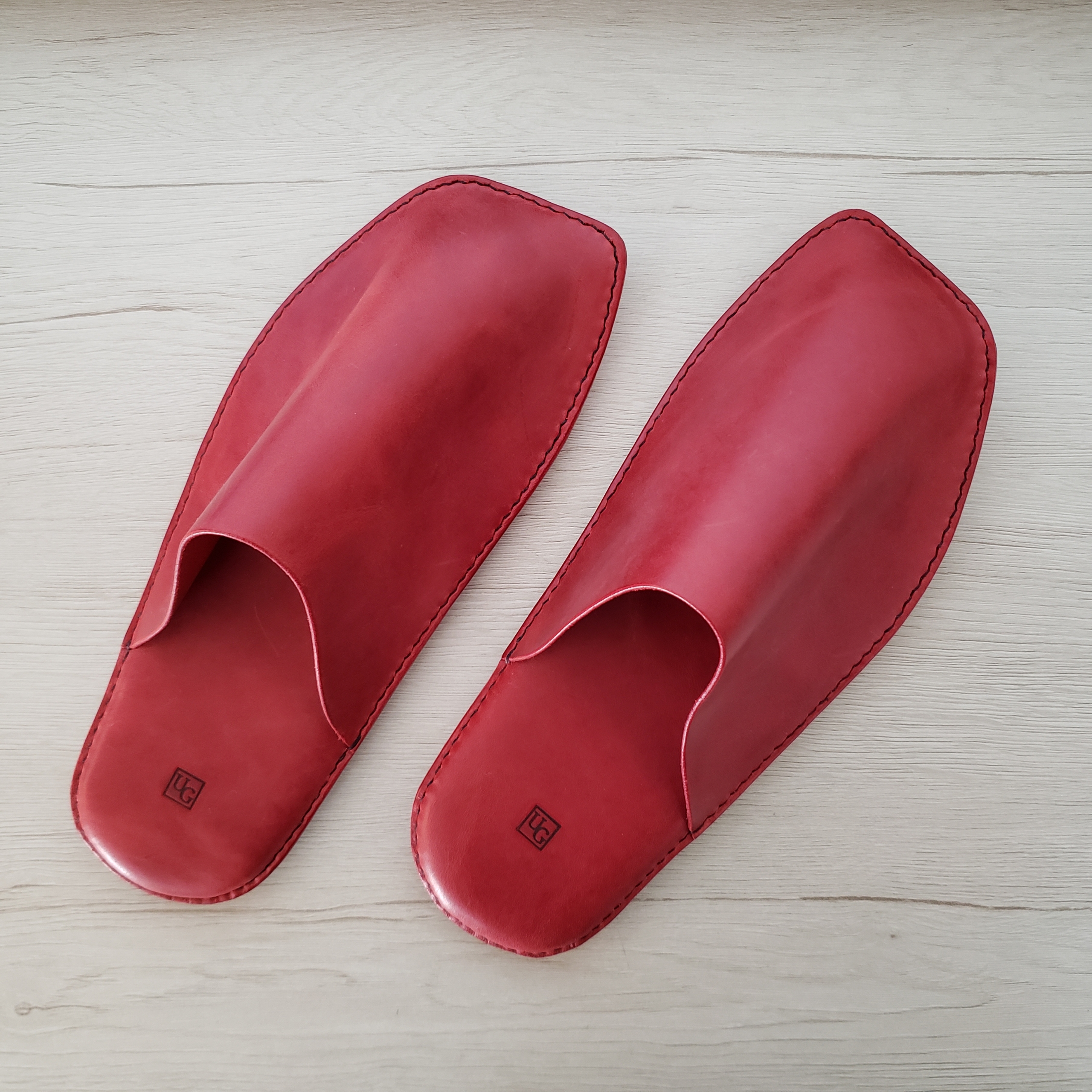 【受注製作】《手縫い》オイルレザーのスリッパ　レッド