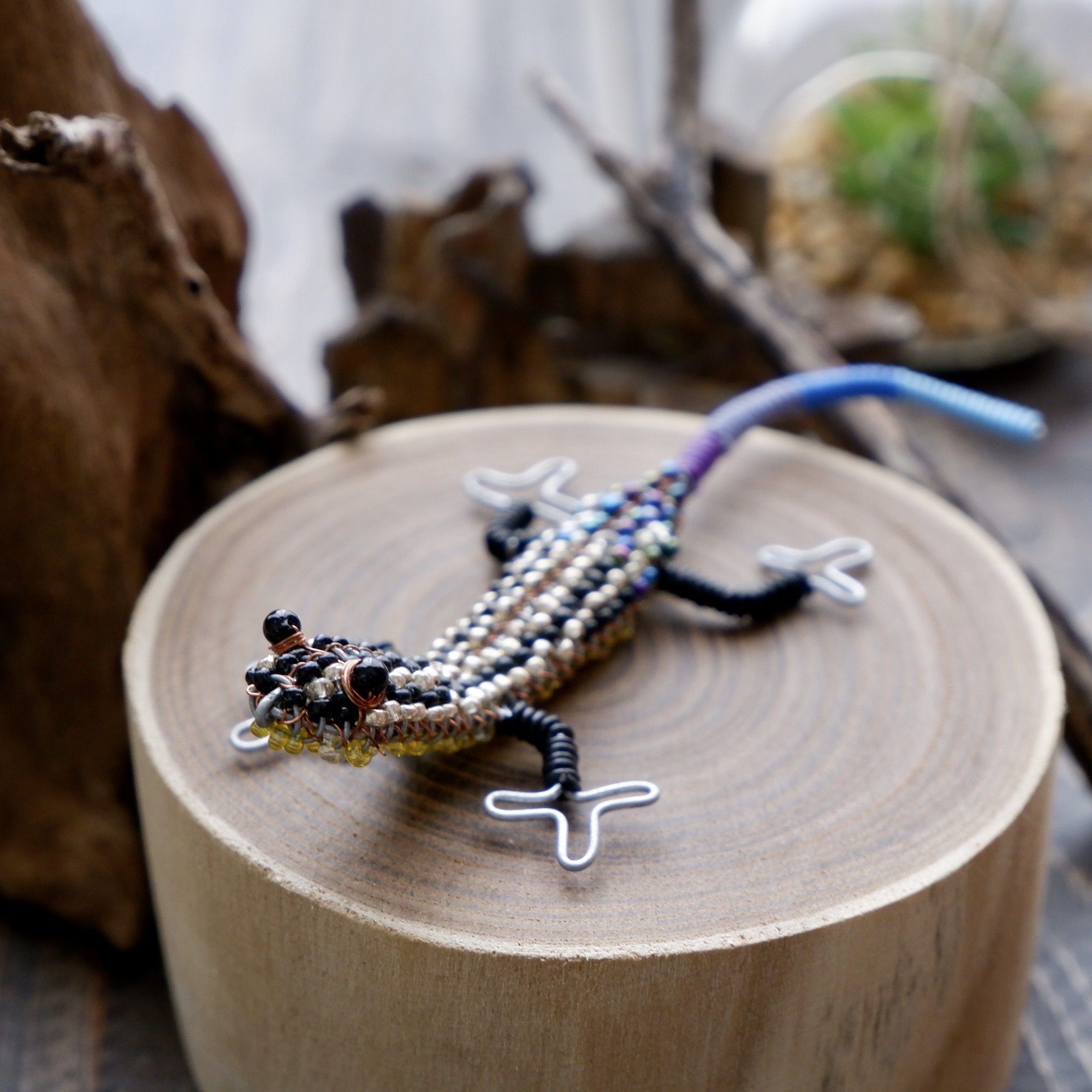 ビーズ装飾のピンクトカゲオブジェ ビーズ装飾のピンクトカゲオブジェ