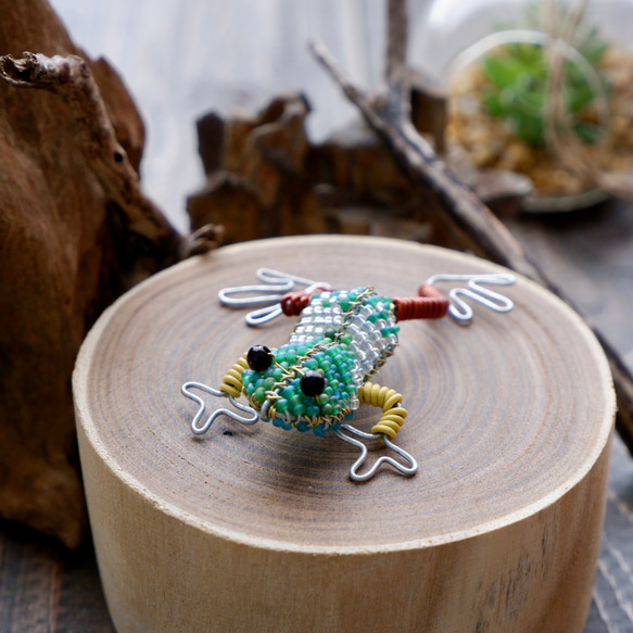 中南米アンティーク　体の幾何学模様が美しく芸術的なカエルの金属製オブジェ 中南米アンティーク 体の幾何学模様が美しく芸術的なカエルの金属製