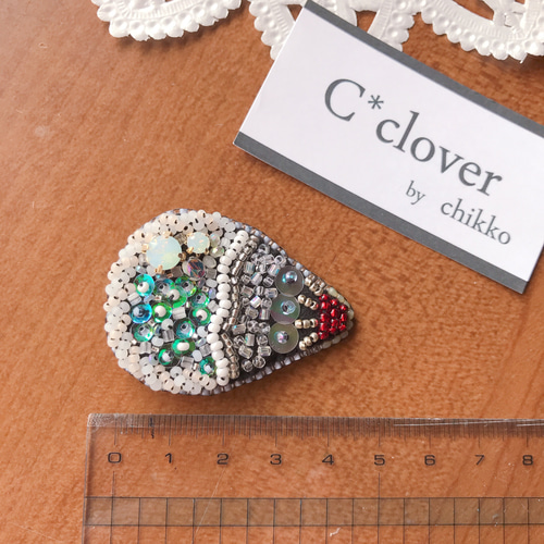ビーズ刺繍】気球ブローチ ブローチ chikko 通販 8558519