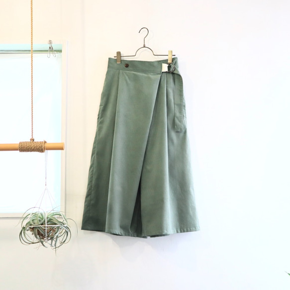 cotton corduroy wrapped gather culottes (smokey green) 1枚目の画像