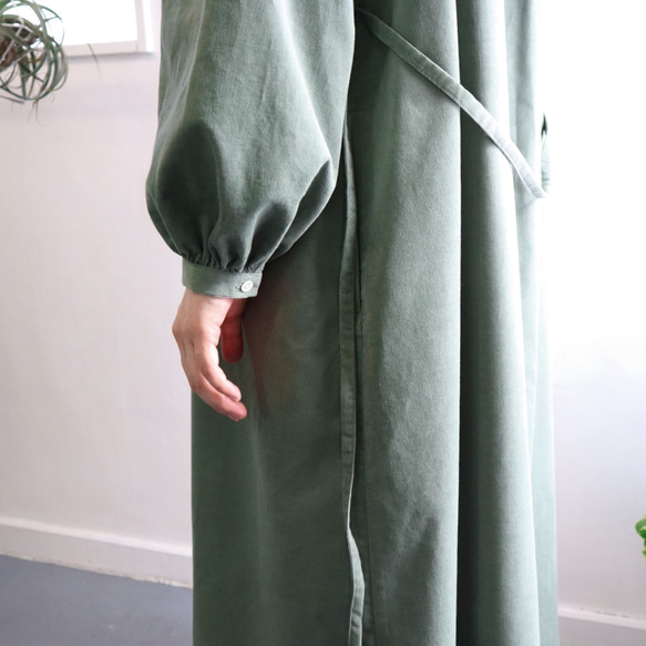 cotton corduroy stand color I-line P dress  (smokey green) 5枚目の画像