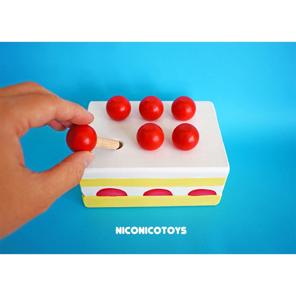いちごのショートケーキの棒さし　知育玩具　ペン立て　おもちゃ　モンテッソーリ 2枚目の画像