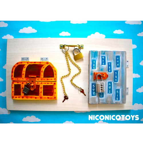 鍵開け宝探しのビジーボード 知育玩具 busy board おもちゃ・人形