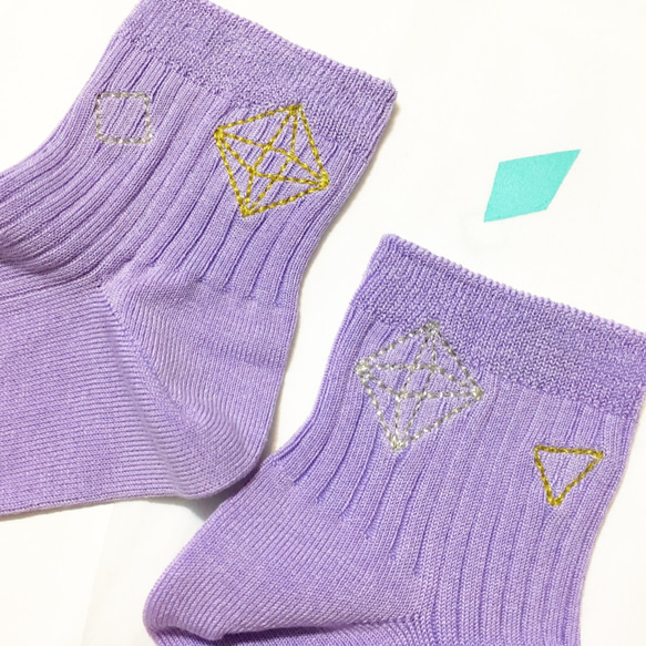 星の刺繍入り靴下　ラベンダー 2枚目の画像