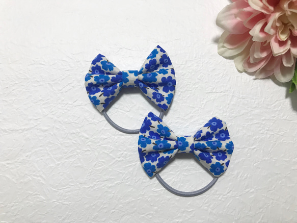 ヘアゴム　リボン　2個セット　可愛い　キュート　青　花柄　プレゼント 1枚目の画像