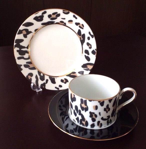 【セット】シックなレオパード柄のカップ&ソーサーとプレート