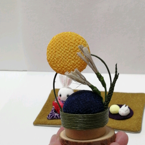 ちりめん細工の歳時記「秋のお月見」 白うさぎのお月見（赤） その他