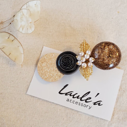 金箔レジン×ビーズ×ブラックボタン×ゴールドプレート 個性的 ヘア  