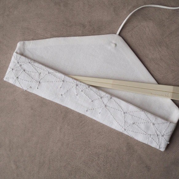 【再々販】 | 手刺繍で作った白いリネンの扇子袋 お箸袋にも◎        Ω 人気・おすすめ｜安定人気・収納便利におすすめ 丁寧対応 配送追跡可 最短翌日到着可能