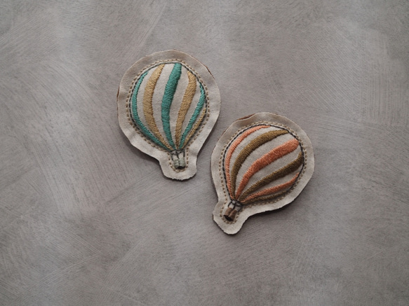 リュックやカバンのワンポイントに！ | たゆたう気球の手刺繍ブローチ_ピンク系 2枚目の画像