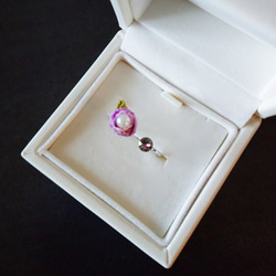 つまみ細工 つばきとスワロフスキーのリング 紫 和モダン 指輪 椿 和風 1枚目の画像