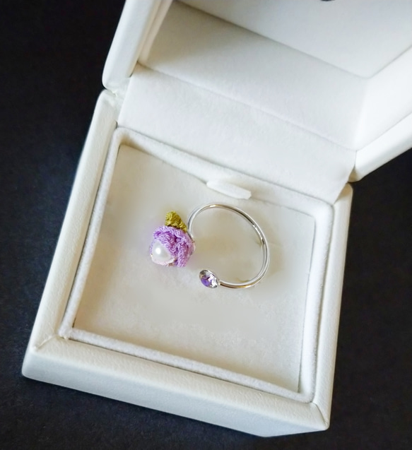 つまみ細工 つばきとスワロフスキーのリング 紫 和モダン 指輪 椿 和風 2枚目の画像