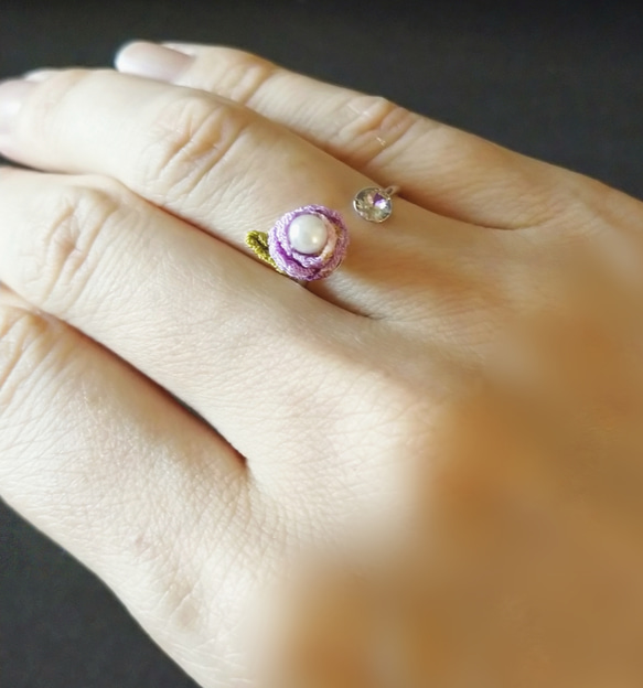 つまみ細工 つばきとスワロフスキーのリング 紫 和モダン 指輪 椿 和風 3枚目の画像