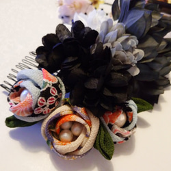 つまみ細工 髪飾り ヘアアクセサリー 黒 花 結婚式 和装 和モダン 3枚目の画像