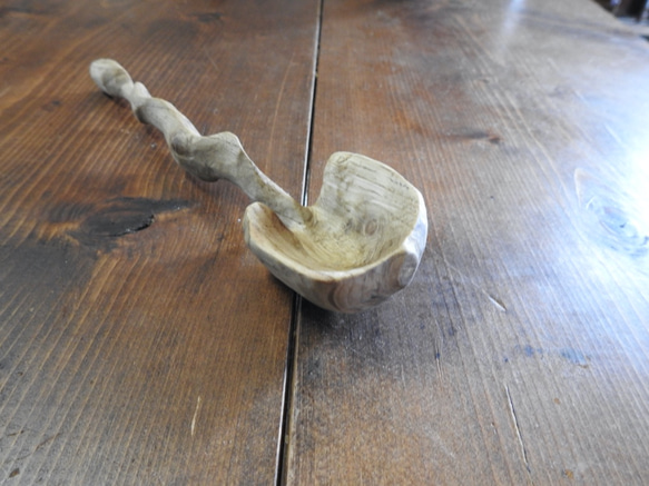ウッドクラフト　ハンドメイドのチェスナッツの木製スプーン 4枚目の画像